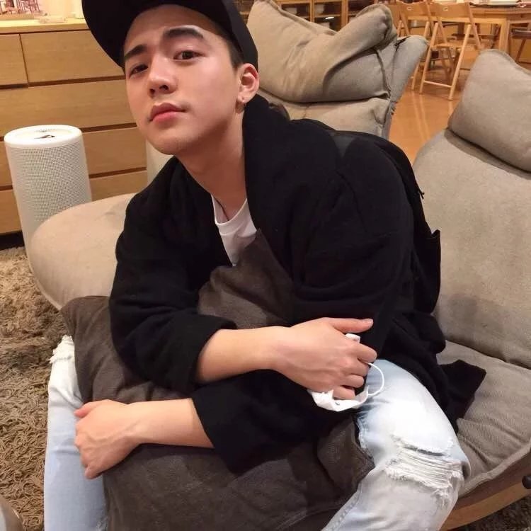 黄羽盛萱