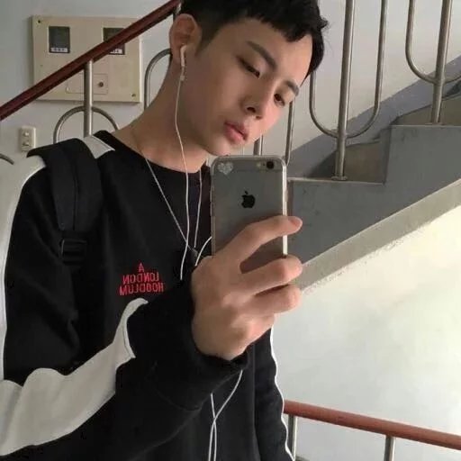 荆韦璐辉